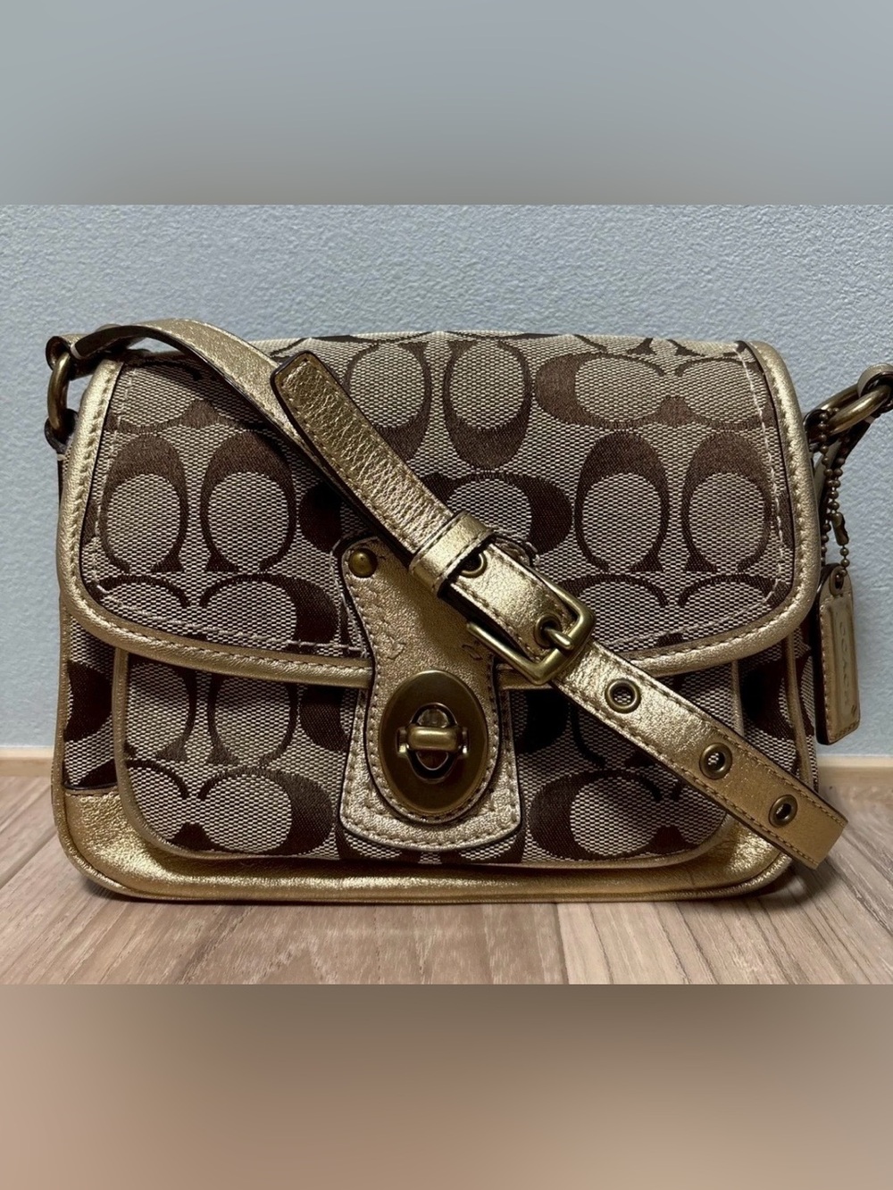 Coach Canvas & Leather Turnlock Shoulder Bag Gold | M08954-F10556
